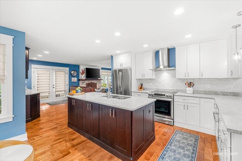 Tiny photo for 215 Chasse Circle, St. Charles, IL 60174 (MLS # 12729132)