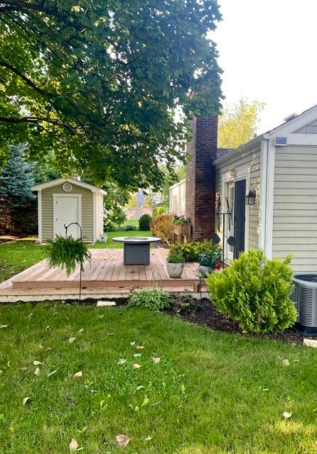 Tiny photo for 215 Chasse Circle, St. Charles, IL 60174 (MLS # 12729132)