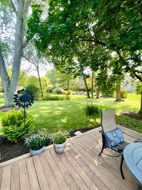Tiny photo for 215 Chasse Circle, St. Charles, IL 60174 (MLS # 12729132)