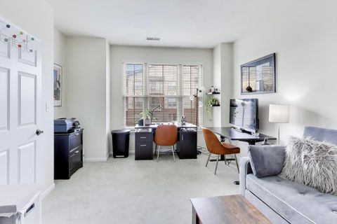 Tiny photo for 1914 Farnsworth Lane #208, Northbrook, IL 60062 (MLS # 12564472)