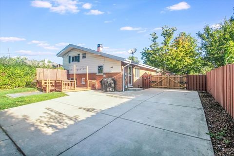 Tiny photo for 265 Drake Lane, Des Plaines, IL 60016 (MLS # 12484260)