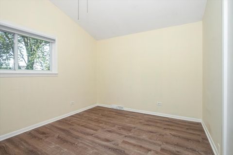 Tiny photo for 265 Drake Lane, Des Plaines, IL 60016 (MLS # 12484260)