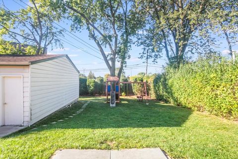 Tiny photo for 265 Drake Lane, Des Plaines, IL 60016 (MLS # 12484260)