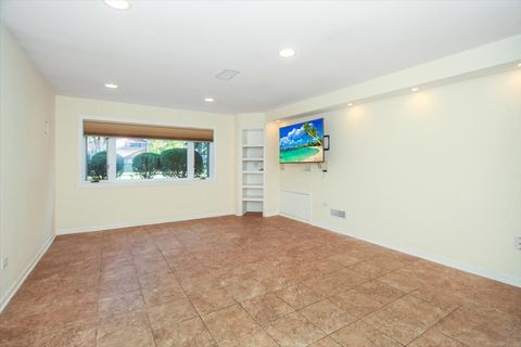 Tiny photo for 265 Drake Lane, Des Plaines, IL 60016 (MLS # 12484260)