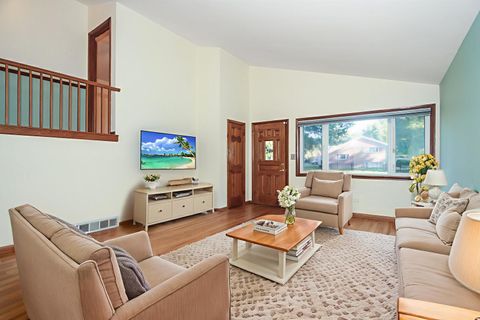 Tiny photo for 265 Drake Lane, Des Plaines, IL 60016 (MLS # 12484260)