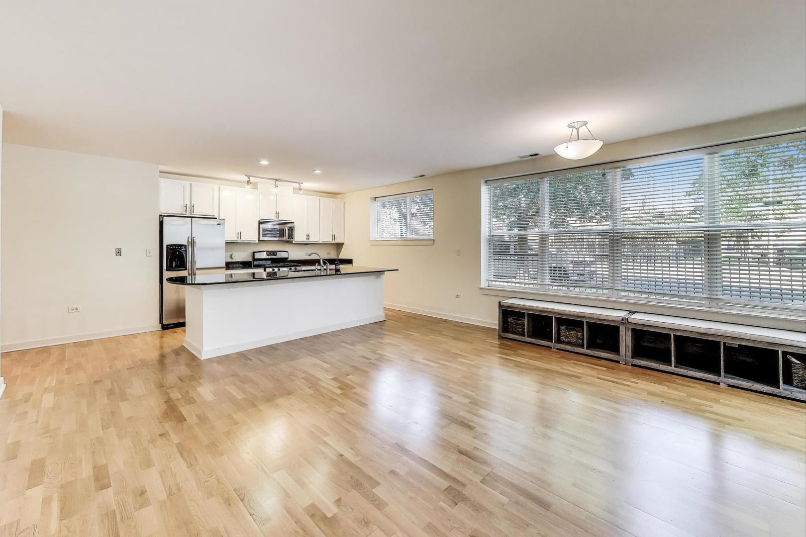 2235 W Maypole Avenue 101