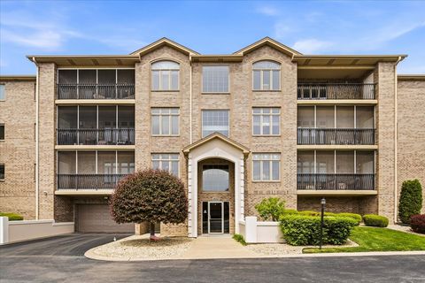 Photo of 18550 Pine Lake Drive #1a, Tinley Park, IL 60477 (MLS # 12643772)