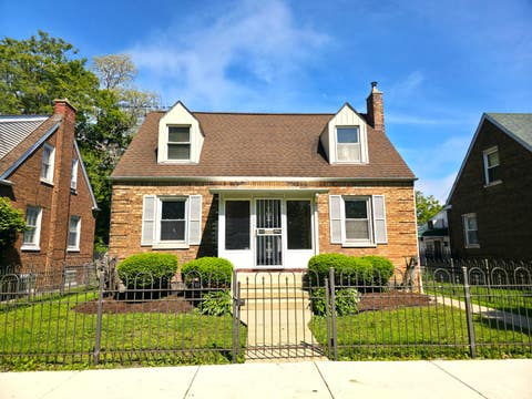 Photo of 10055 S Oglesby Avenue, Chicago, IL 60617 (MLS # 12705190)