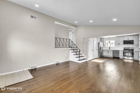 Tiny photo for 11011 W Roosevelt Road, Westchester, IL 60154 (MLS # 12604362)