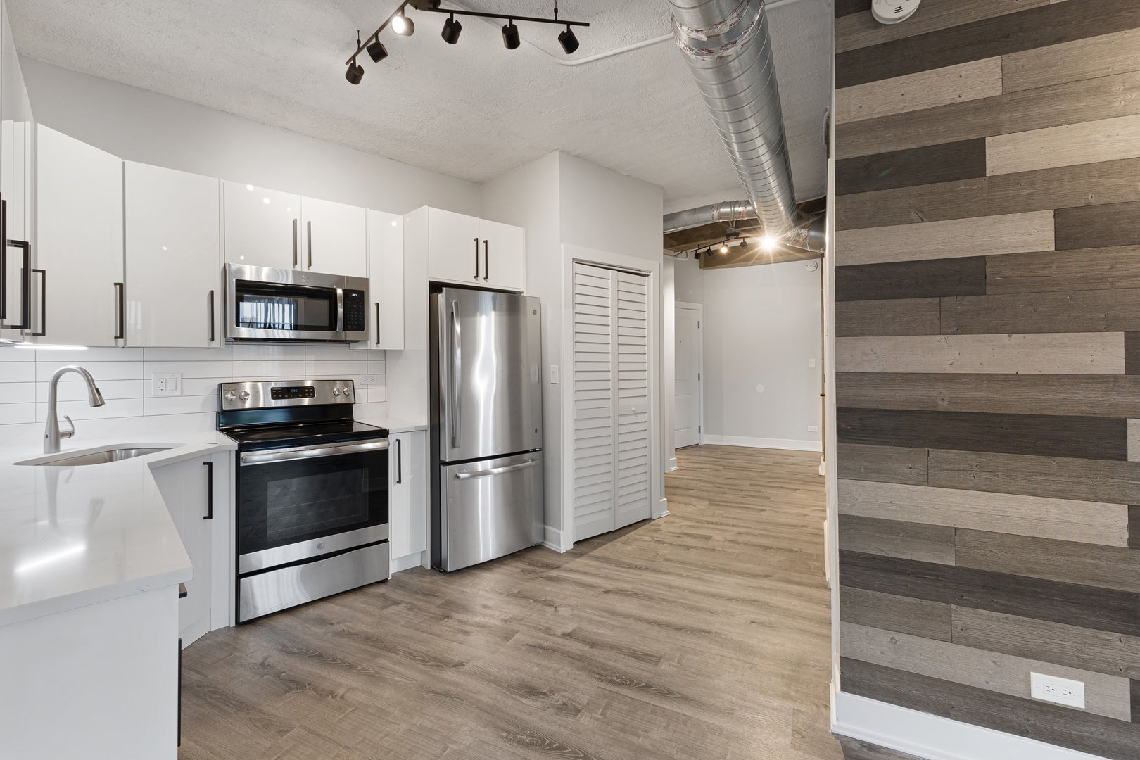 7645 N SHERIDAN Road 314