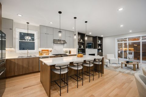 Tiny photo for 2225 W Carmen Avenue, Chicago, IL 60625 (MLS # 12585510)