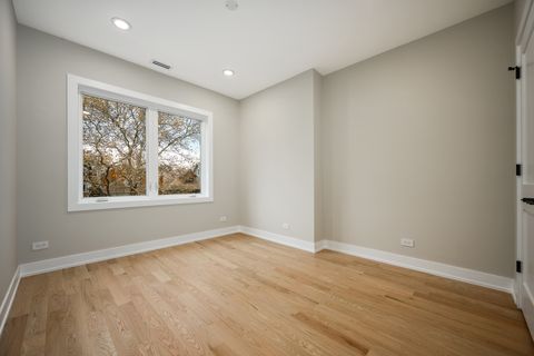 Tiny photo for 2225 W Carmen Avenue, Chicago, IL 60625 (MLS # 12585510)