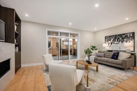 Tiny photo for 2225 W Carmen Avenue, Chicago, IL 60625 (MLS # 12585510)