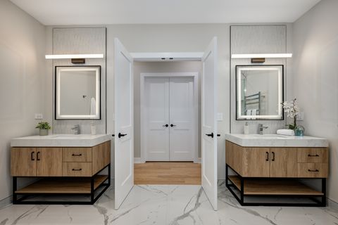 Tiny photo for 2225 W Carmen Avenue, Chicago, IL 60625 (MLS # 12585510)