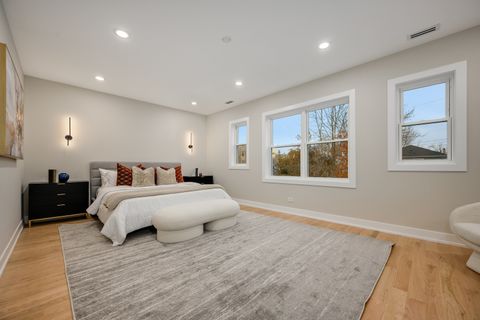 Tiny photo for 2225 W Carmen Avenue, Chicago, IL 60625 (MLS # 12585510)