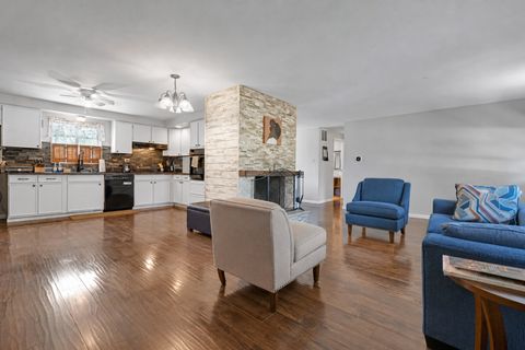 Tiny photo for 635 S SPRINGINSGUTH Road, Schaumburg, IL 60193 (MLS # 12643153)