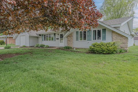 Tiny photo for 635 S SPRINGINSGUTH Road, Schaumburg, IL 60193 (MLS # 12643153)