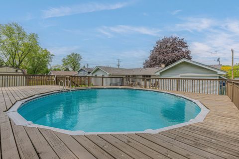 Tiny photo for 635 S SPRINGINSGUTH Road, Schaumburg, IL 60193 (MLS # 12643153)