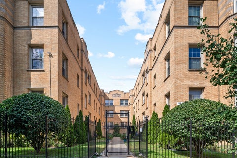 Photo of 1622 W Wallen Avenue #2S, Chicago, IL 60626 (MLS # 12748153)