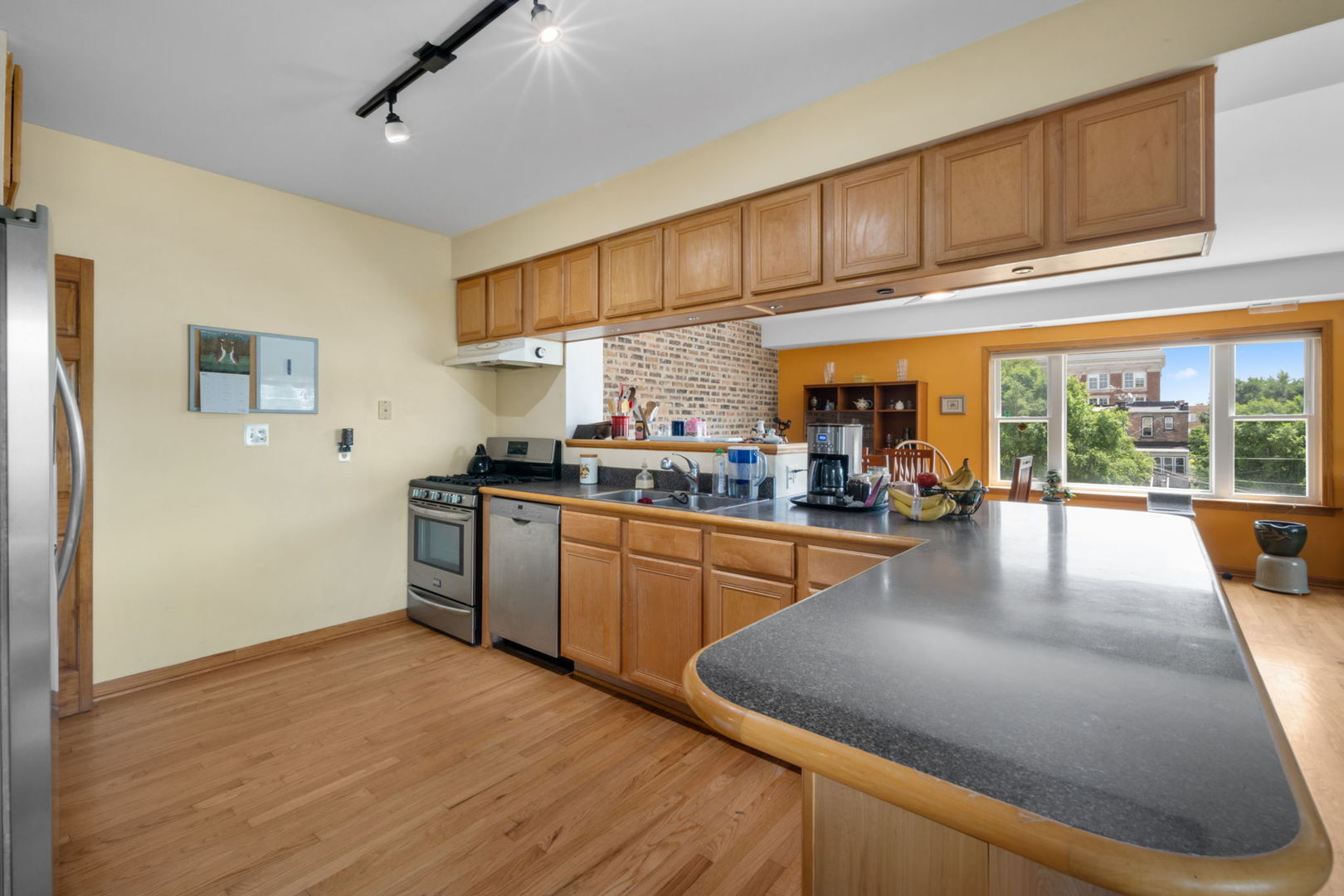 900 E 62nd Street 2E