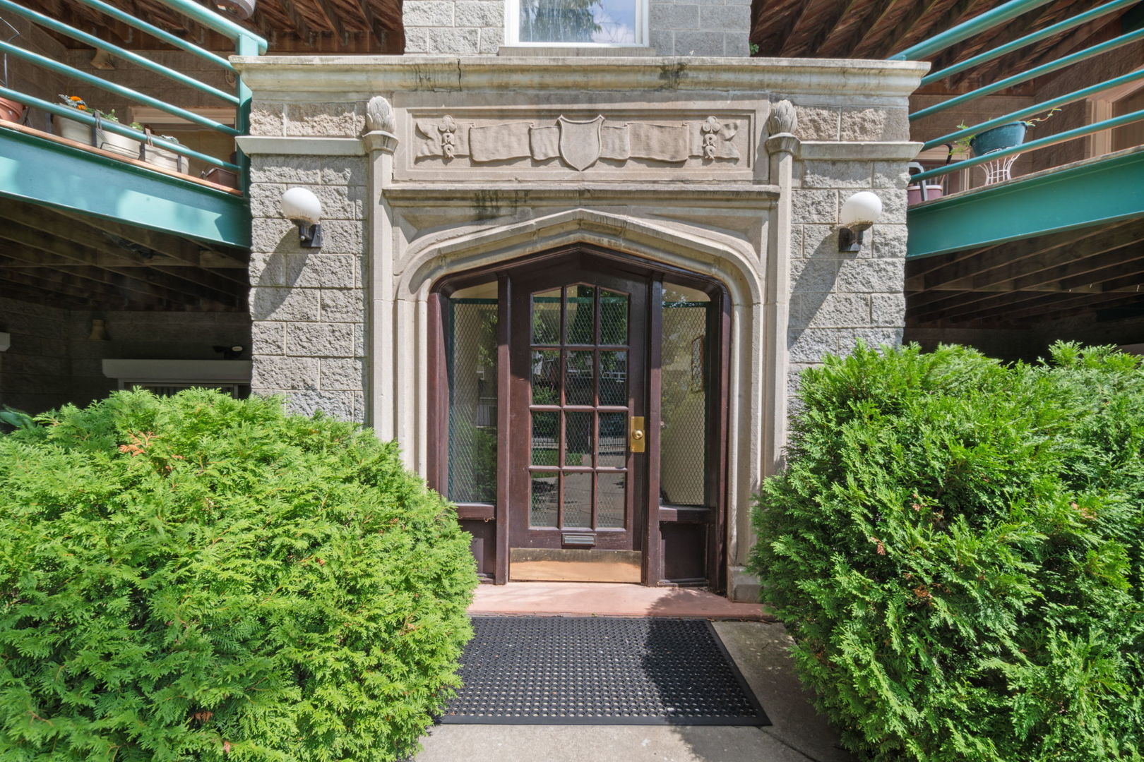 900 E 62nd Street 2E