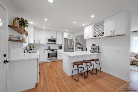 Tiny photo for 113 S Wedgewood Drive, Barrington, IL 60010 (MLS # 12594126)