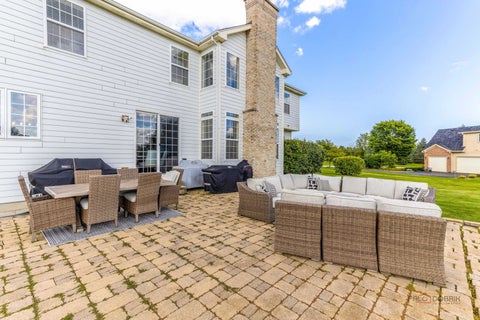 Tiny photo for 5 Kensington Court, Hawthorn Woods, IL 60047 (MLS # 12743672)