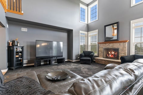 Tiny photo for 5 Kensington Court, Hawthorn Woods, IL 60047 (MLS # 12743672)