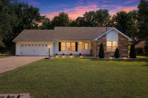 Photo of 1004 E Illinois Street, Marion, IL 62959 (MLS # 12689073)