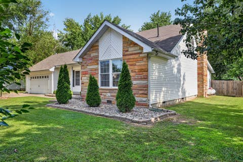 Tiny photo for 1004 E Illinois Street, Marion, IL 62959 (MLS # 12689073)