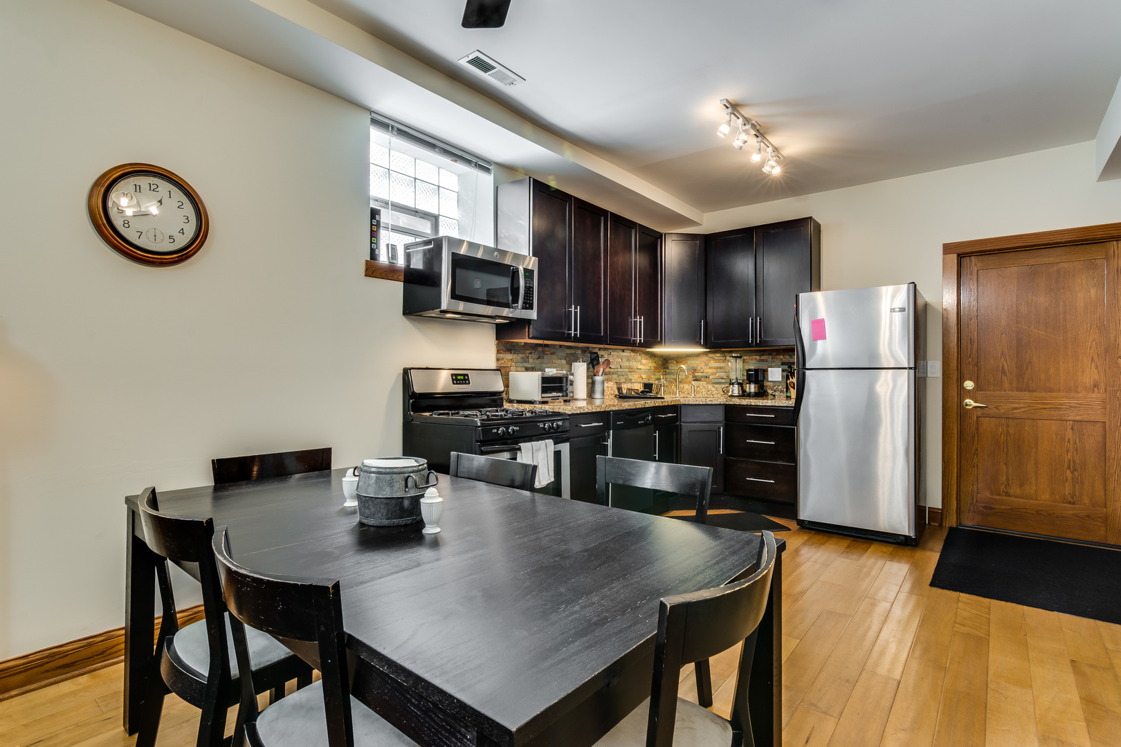 1914 N WOOD Street GDN