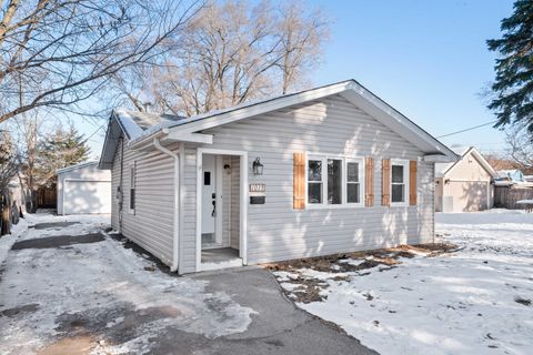 Tiny photo for 1015 Charles Street, Aurora, IL 60506 (MLS # 12532770)