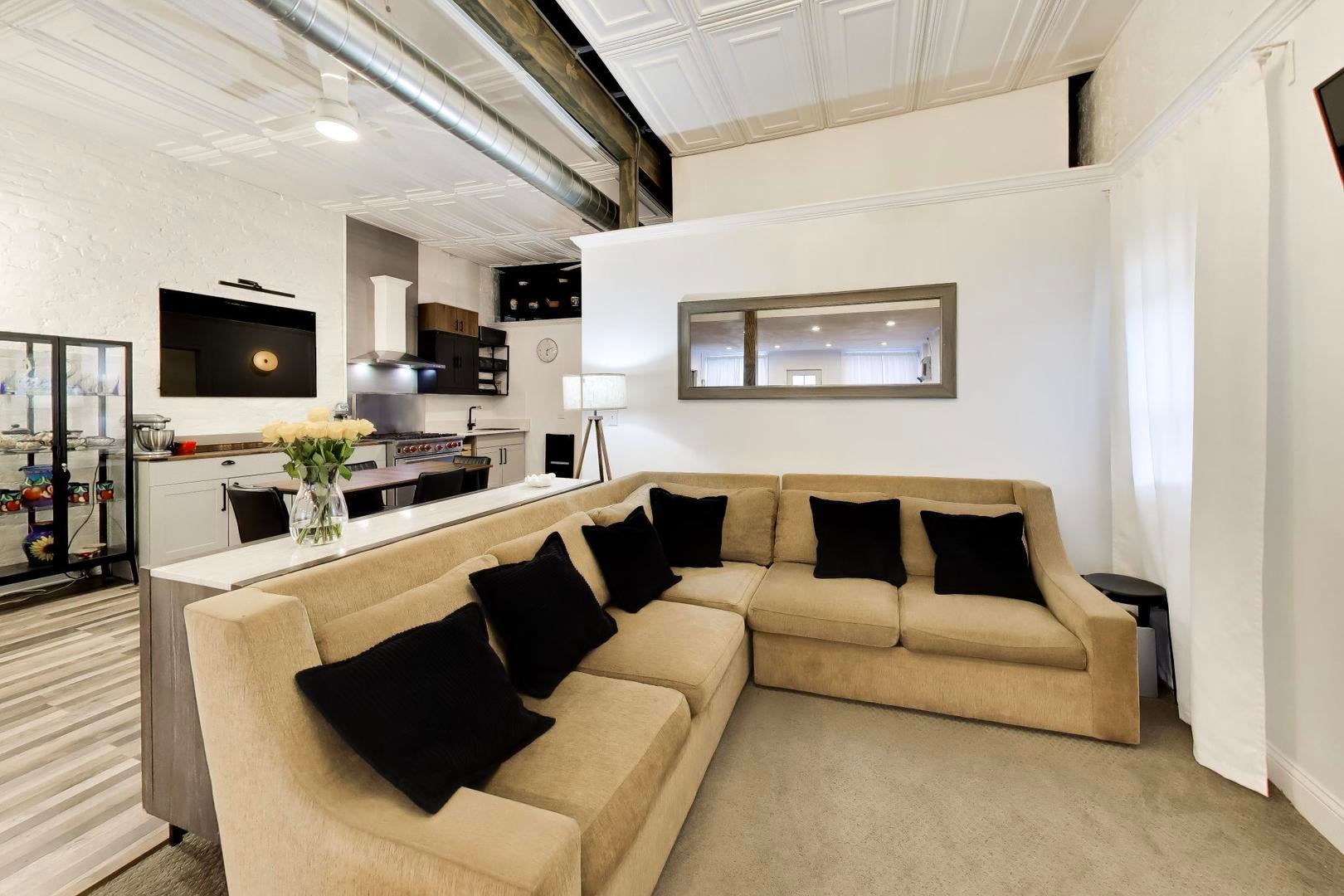 1737 W 35th Street