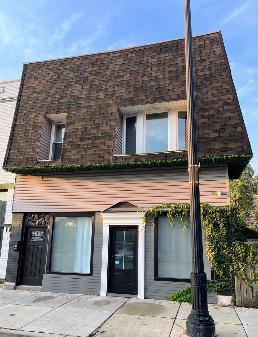 1737 W 35th Street