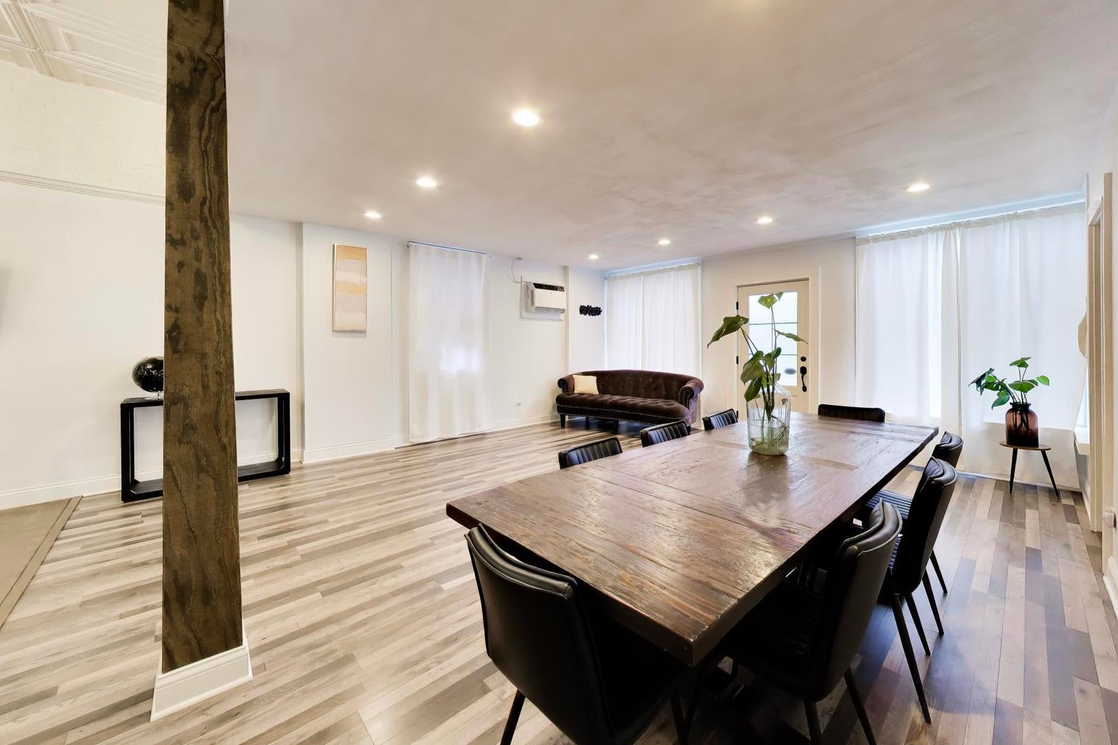 1737 W 35th Street