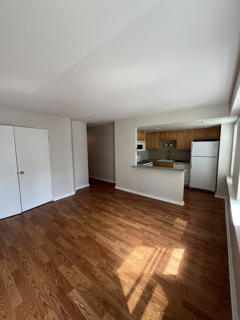 40 E 9th Street 815