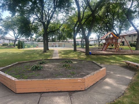Tiny photo for 870 E Old Willow Road #150, Prospect Heights, IL 60070 (MLS # 12476221)