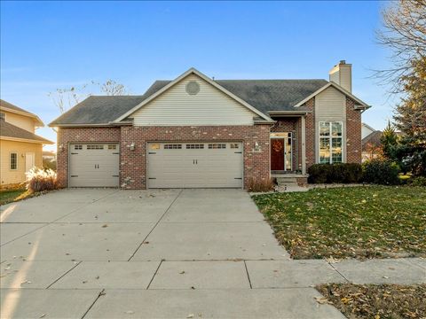 Photo of 1410 Broad Creek Road, Bloomington, IL 61704 (MLS # 12521189)