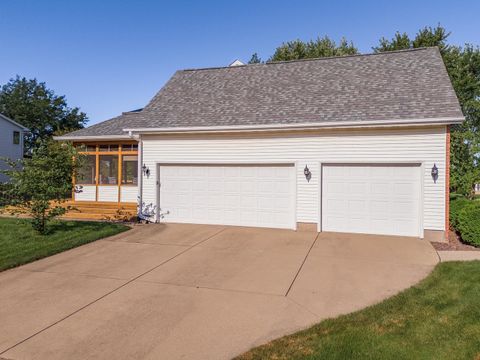 Tiny photo for 41 Ravenwood Circle, Bloomington, IL 61704 (MLS # 12452846)