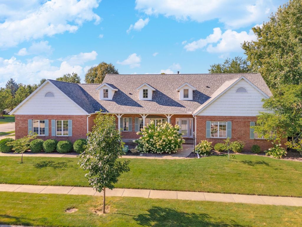 Photo for 41 Ravenwood Circle, Bloomington, IL 61704 (MLS # 12452846)