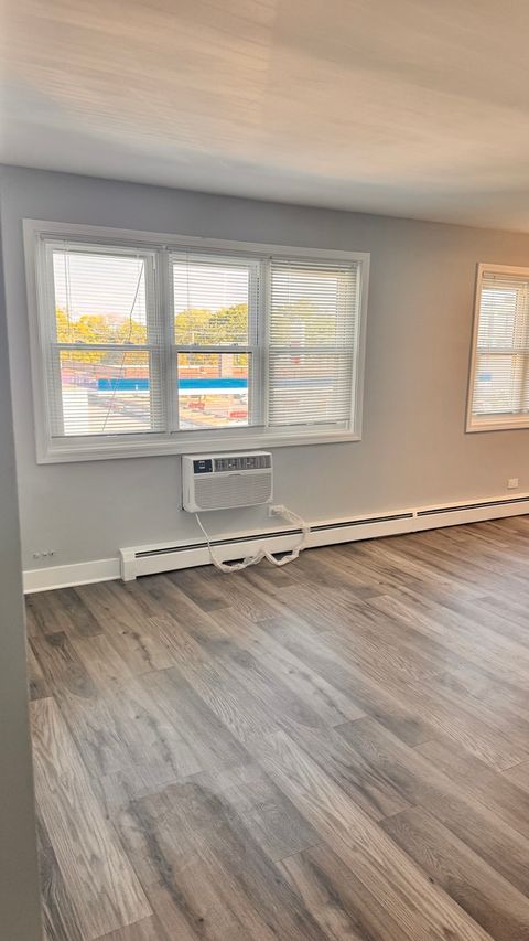 Tiny photo for 2422 W Berwyn Avenue #309, Chicago, IL 60625 (MLS # 12488495)
