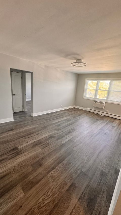 Tiny photo for 2422 W Berwyn Avenue #309, Chicago, IL 60625 (MLS # 12488495)