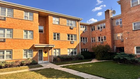 Photo of 2422 W Berwyn Avenue #309, Chicago, IL 60625 (MLS # 12488495)