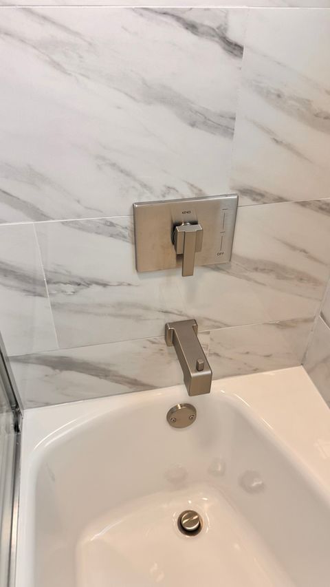 Tiny photo for 2422 W Berwyn Avenue #309, Chicago, IL 60625 (MLS # 12488495)
