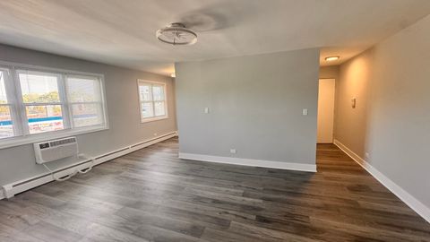 Tiny photo for 2422 W Berwyn Avenue #309, Chicago, IL 60625 (MLS # 12488495)