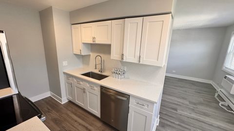 Tiny photo for 2422 W Berwyn Avenue #309, Chicago, IL 60625 (MLS # 12488495)