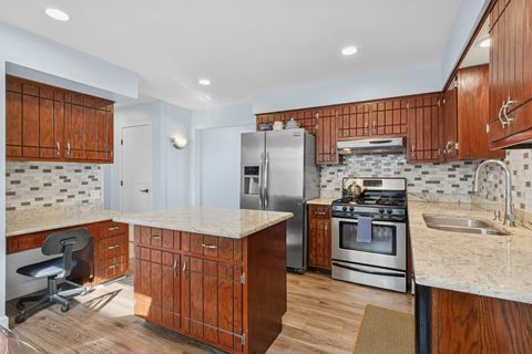 Tiny photo for 1458 Kingston Court, Des Plaines, IL 60018 (MLS # 12525734)