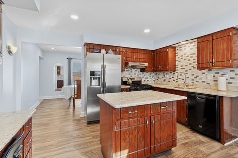 Tiny photo for 1458 Kingston Court, Des Plaines, IL 60018 (MLS # 12525734)