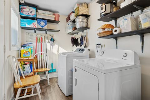 Tiny photo for 1458 Kingston Court, Des Plaines, IL 60018 (MLS # 12525734)