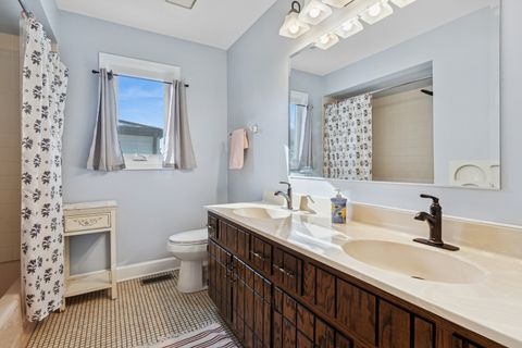 Tiny photo for 1458 Kingston Court, Des Plaines, IL 60018 (MLS # 12525734)